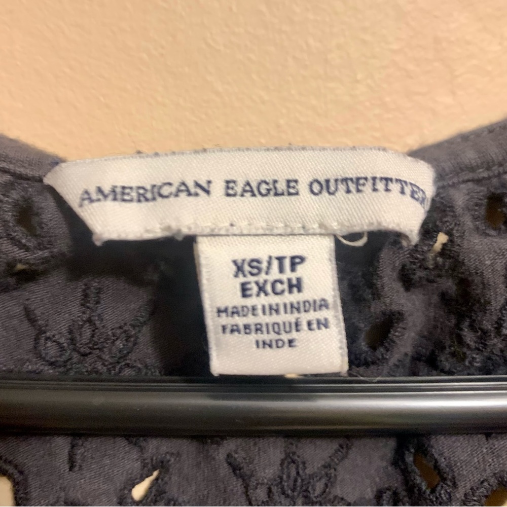 American Eagle - Eyelet Crop Top - XS - Picture 2 of 5